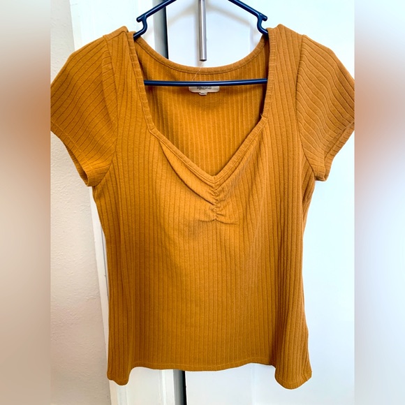 Madewell ribbed tee in burnt orange/mustard yellow in size large - Picture 1 of 2